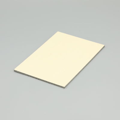 Panneau composite en aluminium de couleur blanche pour la décoration de bâtiments de construction 4 mm 1,22 * 2,44 m