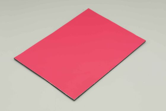 Panneau composite en aluminium PVDF rose rouge de 4 mm pour façade de bâtiment | Fabricant de feuilles ACP de revêtement de mur externe de peau de 0,3 mm