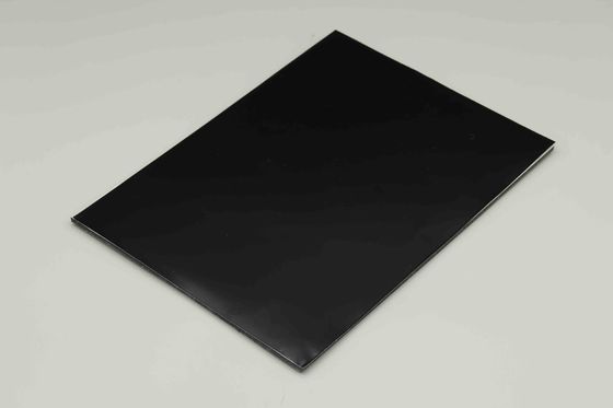 Panneau composite en aluminium miroir noir, panneau ACM avec classification au feu B1, résistance aux UV et dimensions 1,22*2,44m