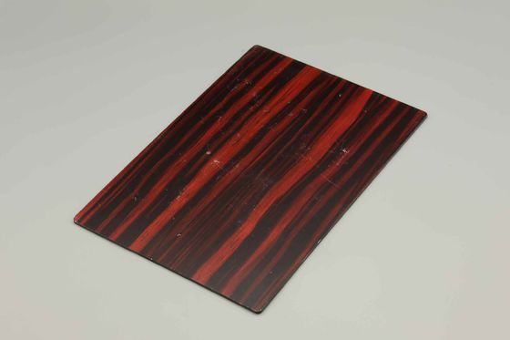 Décoration de porte pour le mur intérieur Imiter le grain de bois Panneau composite en aluminium Panneaux de revêtement muraux 4 mm