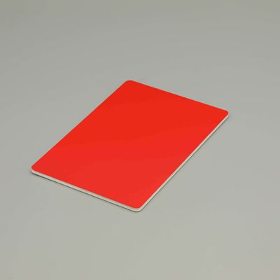 Panneaux composites en aluminium PVDF 4 x 8 pieds rouges, résistants au feu, classés B1 A2, pour le revêtement de façade, la décoration et la protection anticorrosion