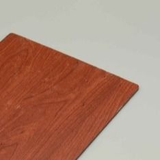 Panneau composite en aluminium à grain de bois ignifuge et résistant aux UV avec revêtement en bois résistant aux rayures