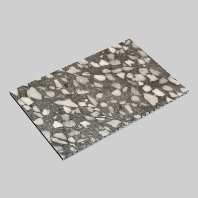 L'aluminium résistant aux rayures est recouvert d'une feuille d'aluminium 2400MM