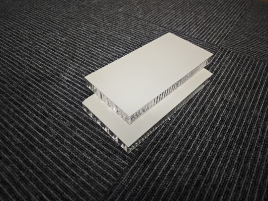 Le panneau de base en aluminium de nid d'abeille est la solution ultime pour les structures de haute résistance