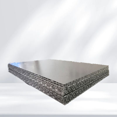 A2 Panneaux en aluminium ondulé à coupe transversale ondulée offrent des solutions à long terme pour la décoration des murs extérieurs.