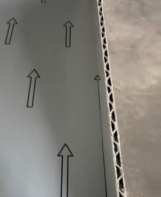Les panneaux ondulés en aluminium A2 combinent sécurité et sophistication pour une décoration extérieure durable.
