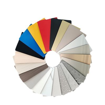 4 mm d'épaisseur Panneau composite en aluminium Résistant à la corrosion bureaux Acp feuille extérieure Résistance aux chocs élevés Pour les plates-formes et la signalisation