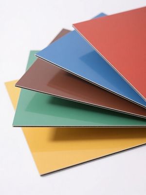 Fournisseur Normal Panneau composite en aluminium de 1000 mm à 1500 mm en marron revêtement de mur extérieur en tissu résistant aux rayures