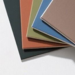 Panneau composite en aluminium PVDF avec surface en alliage d'aluminium standard et revêtement fluorocarboné, bonne résistance à la corrosion
