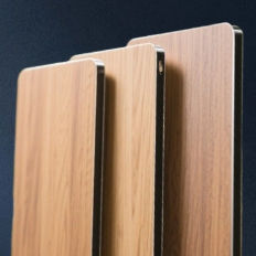 Panneau composite en aluminium PVDF d'épaisseur 4-7mm avec une longueur machine de 2,44m et des dimensions de 1,22*2,44m pour les murs-rideaux